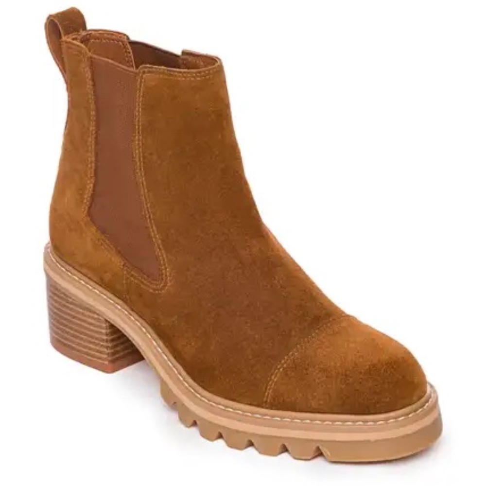 BERNARDO STUDIO Chelsea Lug Sole Boot (Women) 6.5 New in Box